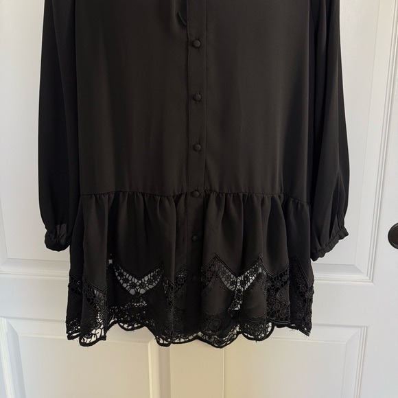 Vince Camuto tiered lace bottom silk tunic top - Picture 5 of 6